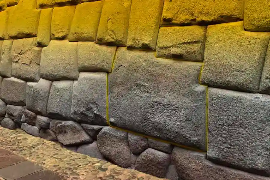 Piedra de los 12 Ángulos